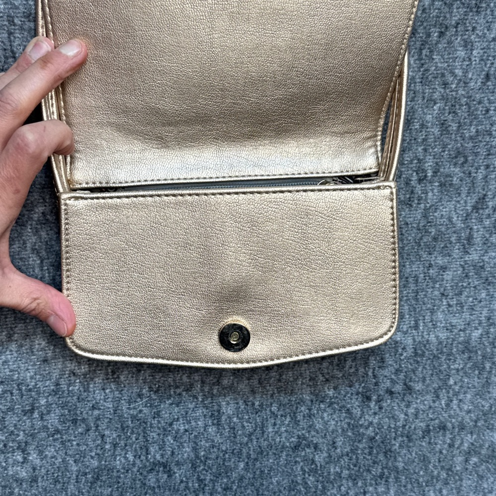 Sondra Roberts Crossbody Gold Embossed‎ - Picture 5 of 11